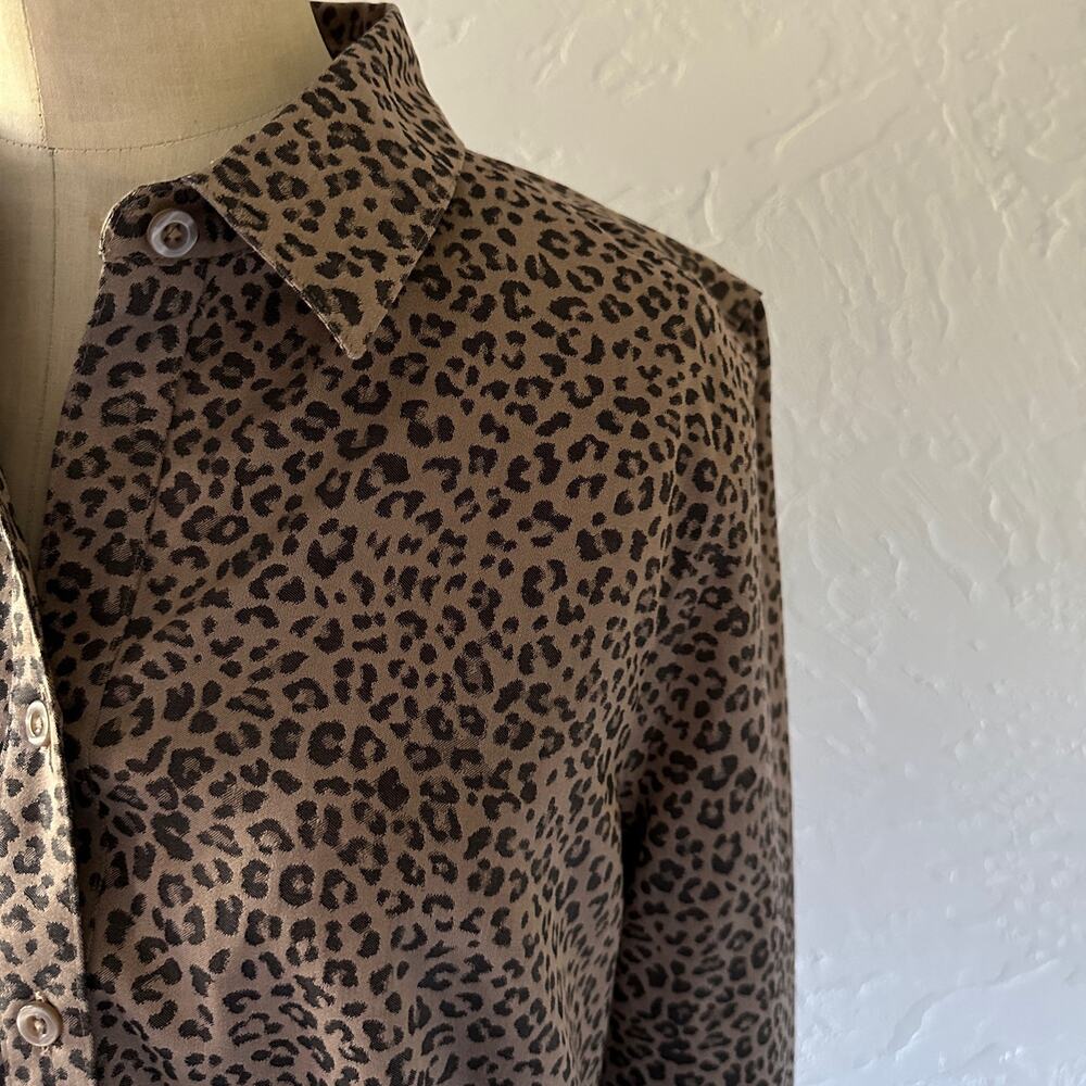 CHICOS | Womens No-Iron All-Seasons Animal Print Shirt Size Medium Button Front - Picture 8 of 11